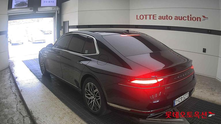 2023 GENESIS G90