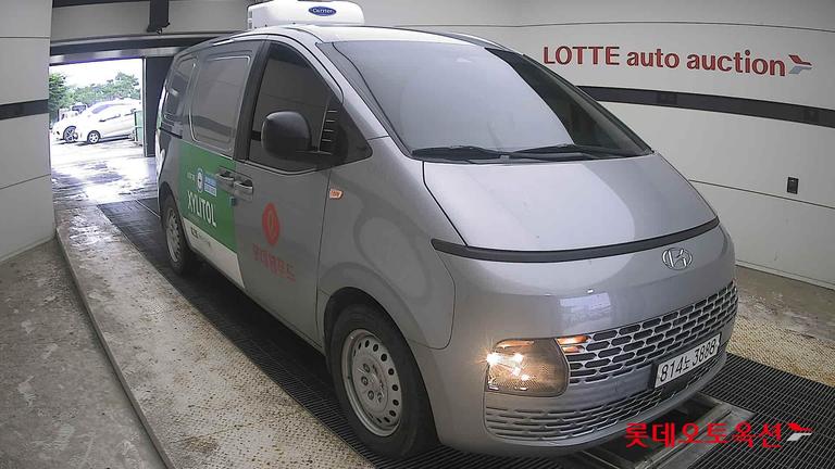 2024 HYUNDAI Staria