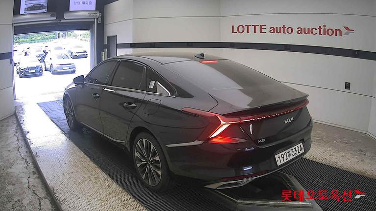 2023 KIA K8