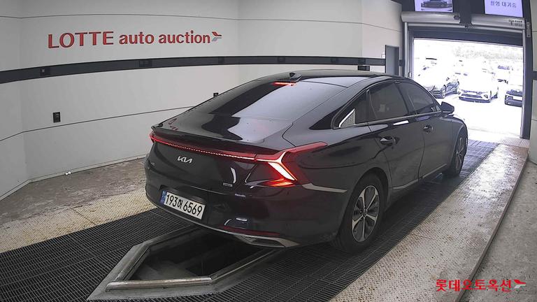 2023 KIA K8
