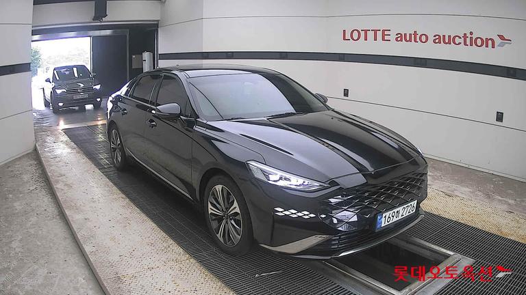 2022 KIA K8
