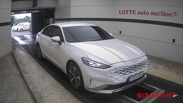 2022 KIA K8