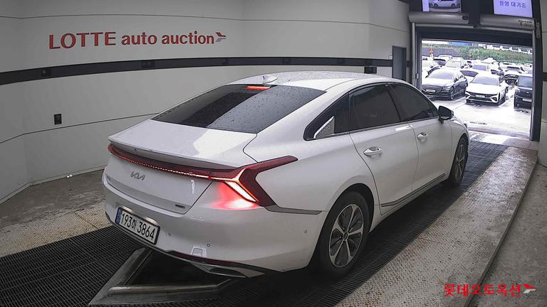 2022 KIA K8