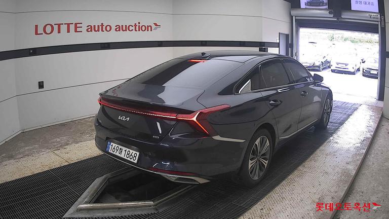 2022 KIA K8
