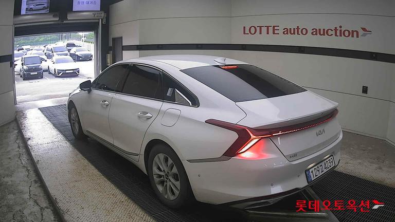 2022 KIA K8