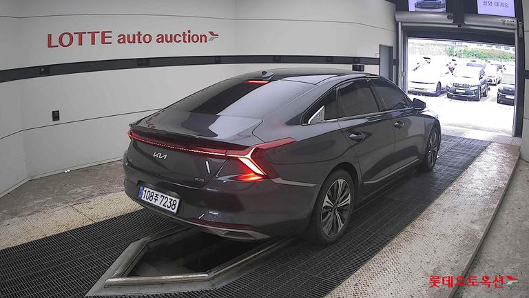 2022 KIA K8
