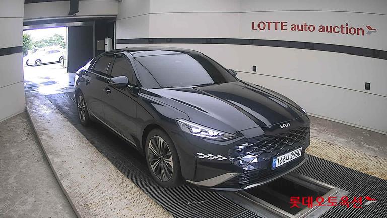 2023 KIA K8