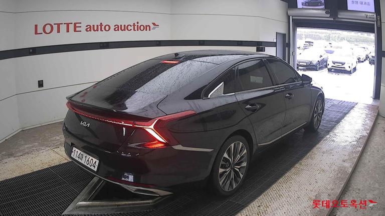 2022 KIA K8