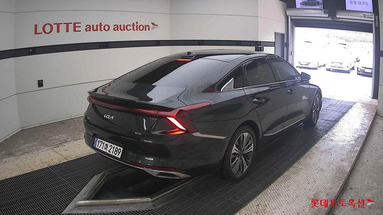 2023 KIA K8