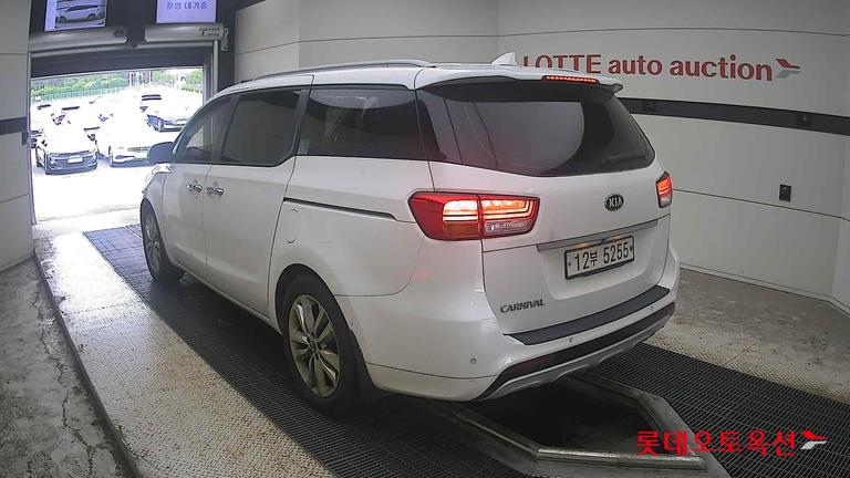 2015 KIA Carnival