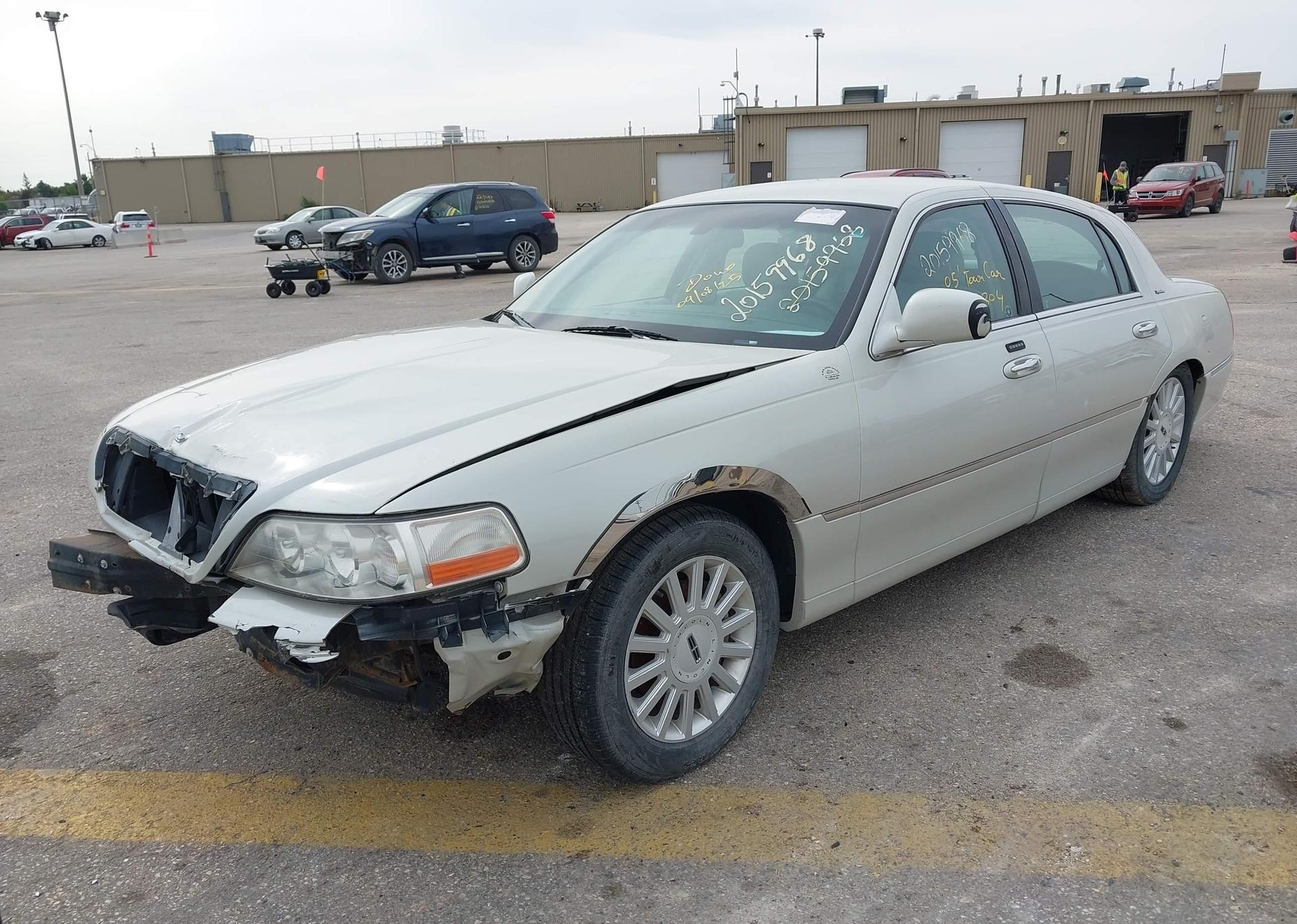 2005 LINCOLN TOWN CAR SIGNATURE
