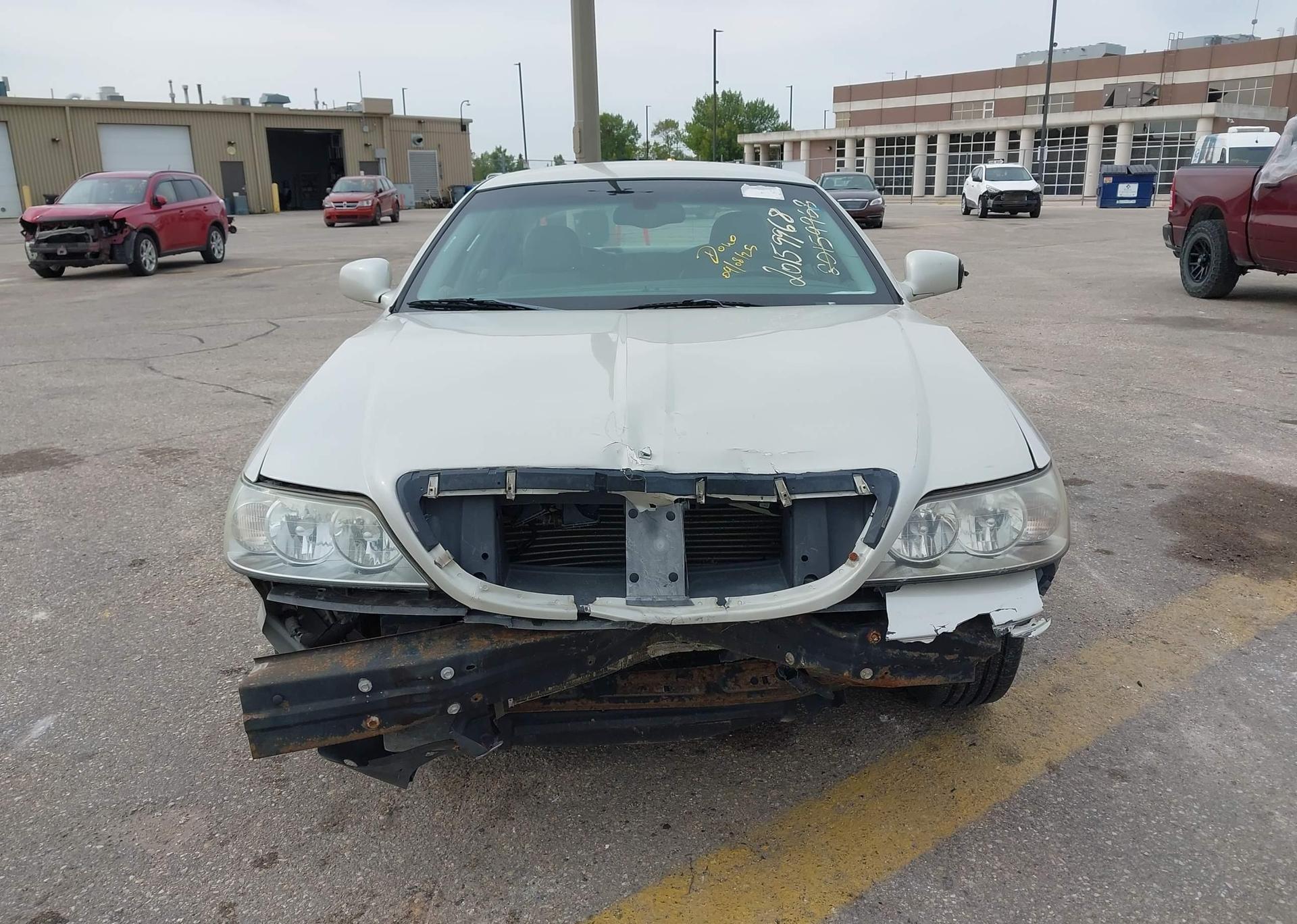 2005 LINCOLN TOWN CAR SIGNATURE