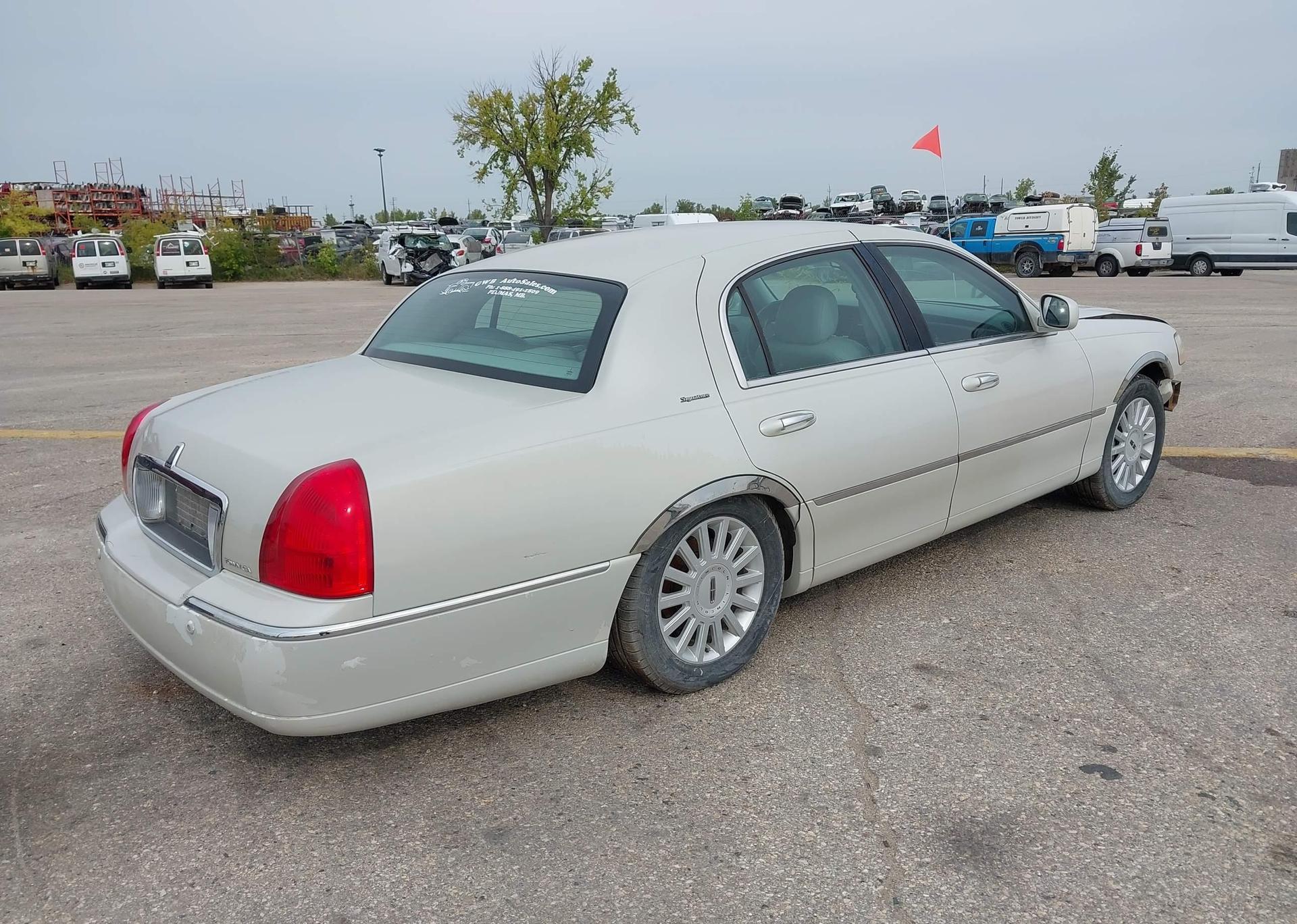 2005 LINCOLN TOWN CAR SIGNATURE
