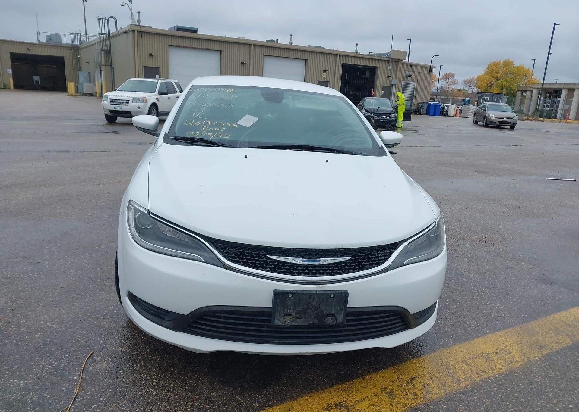 2016 CHRYSLER 200 LX