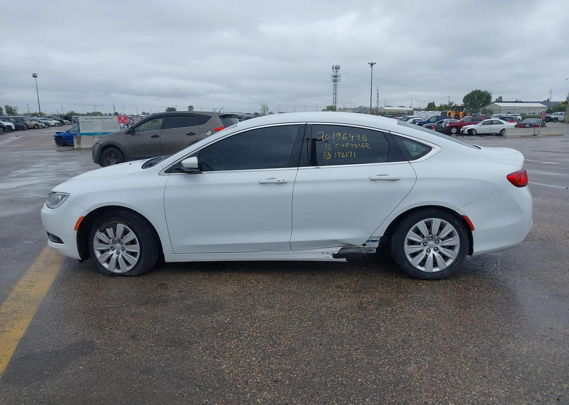 2016 CHRYSLER 200 LX