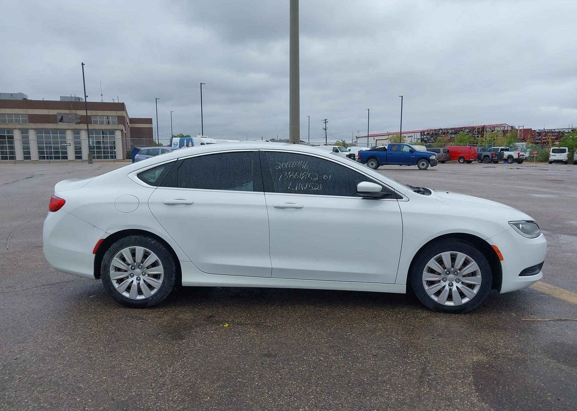 2016 CHRYSLER 200 LX