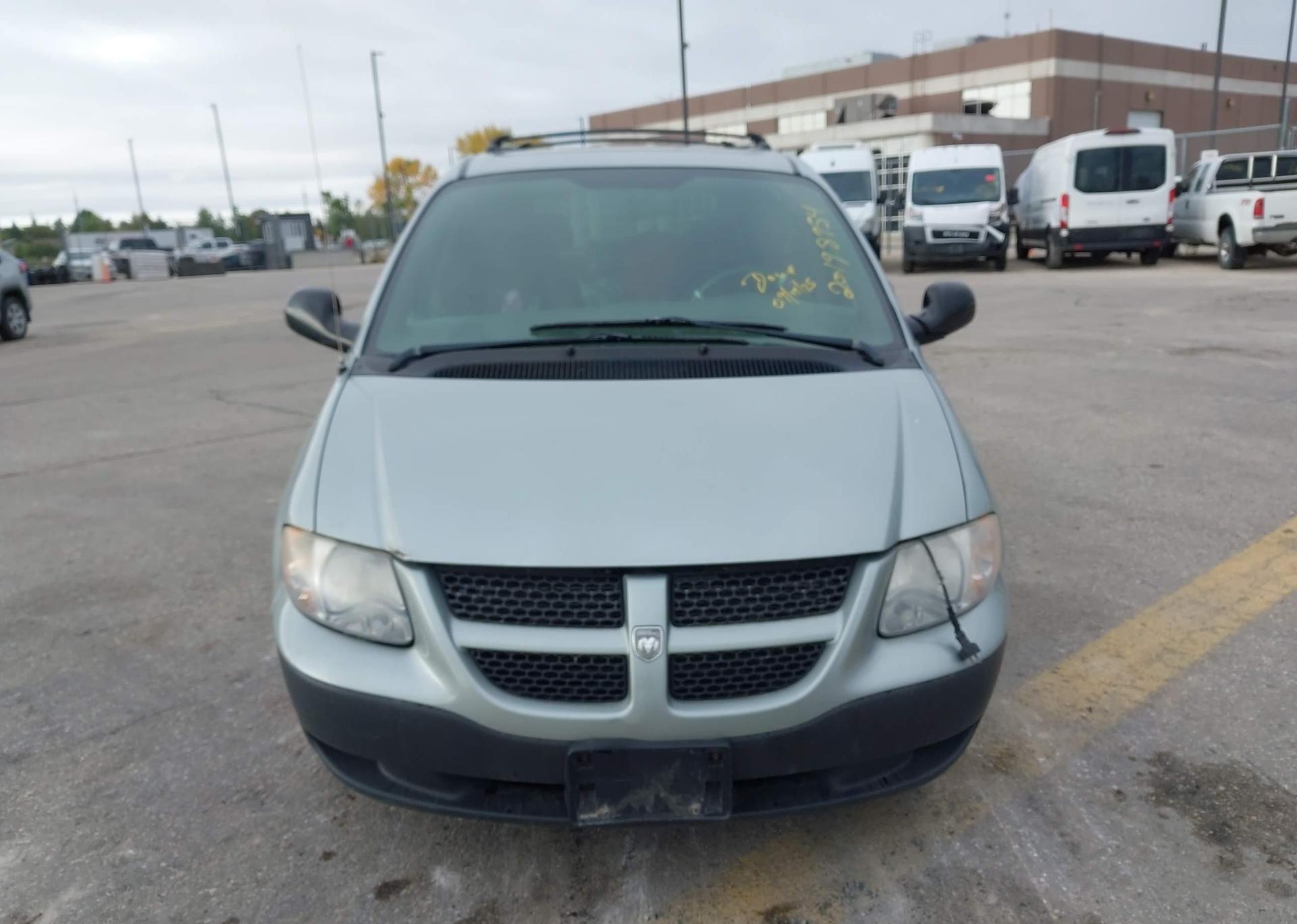 2003 DODGE CARAVAN SE