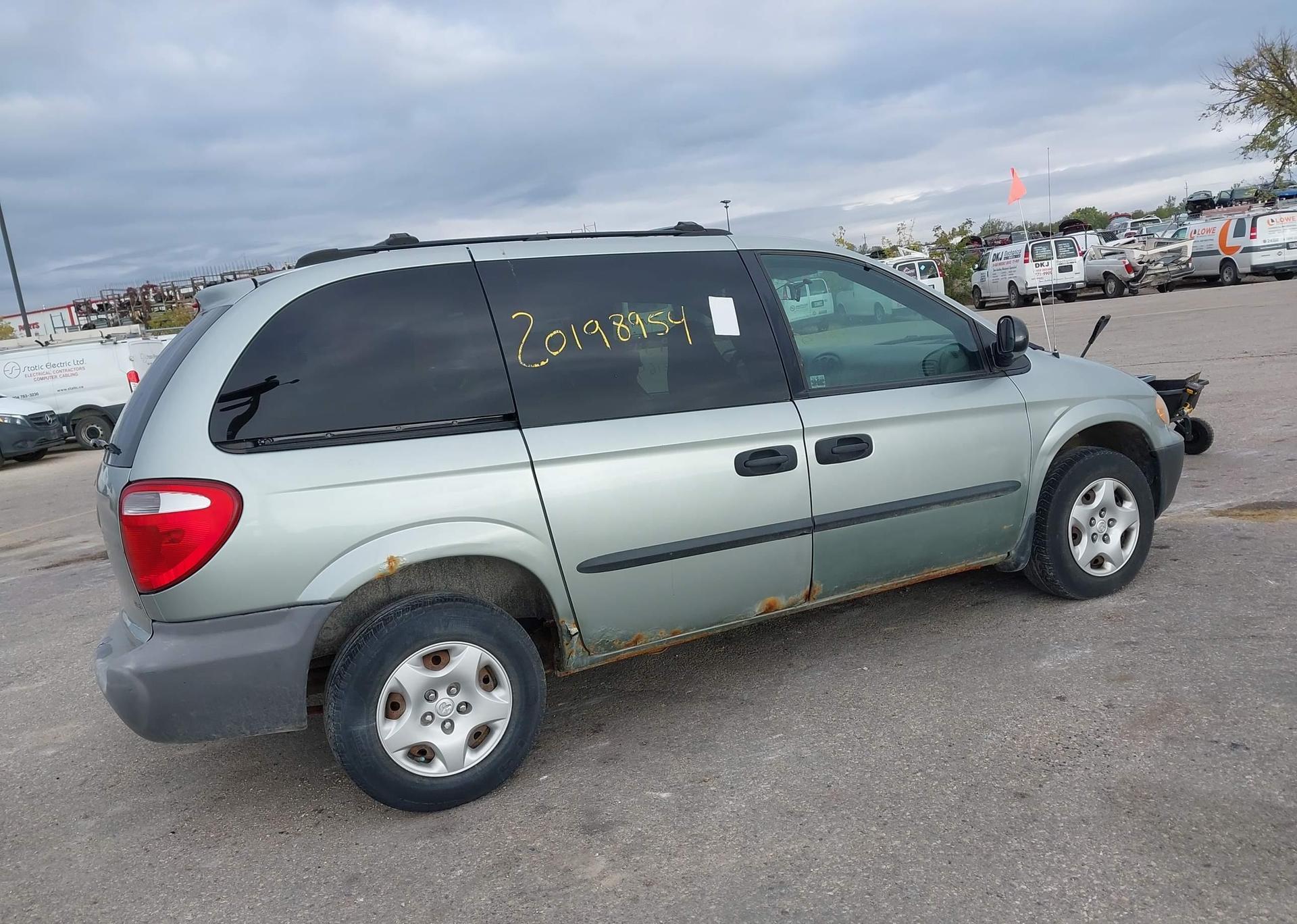 2003 DODGE CARAVAN SE