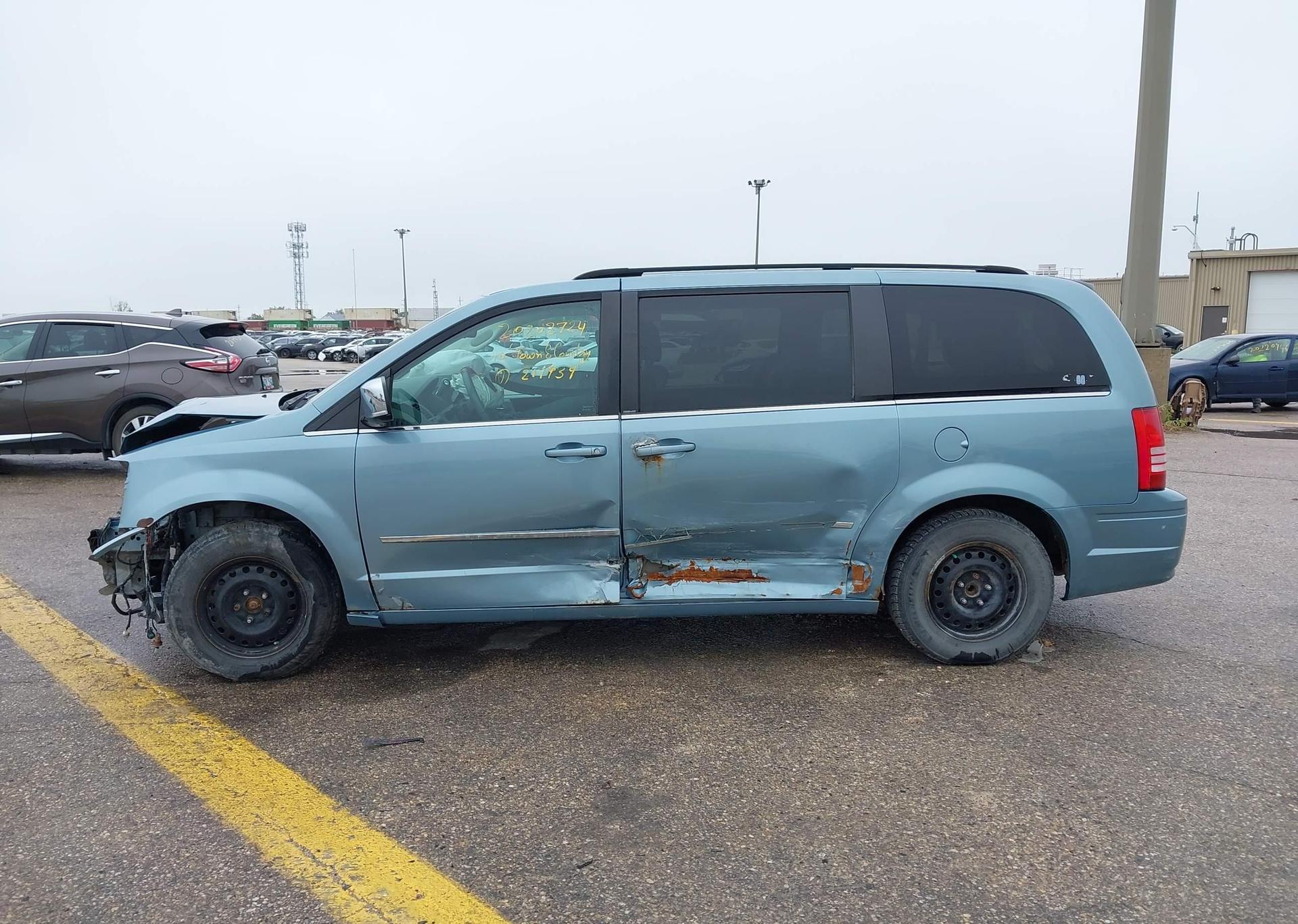 2010 CHRYSLER TOWN & COUNTRY TOURING