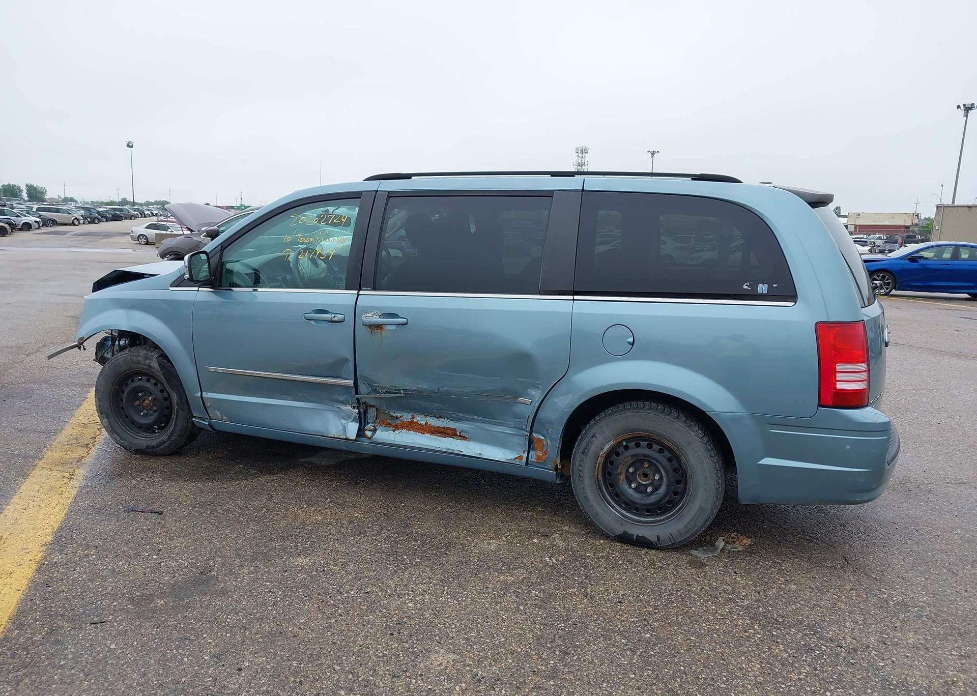 2010 CHRYSLER TOWN & COUNTRY TOURING