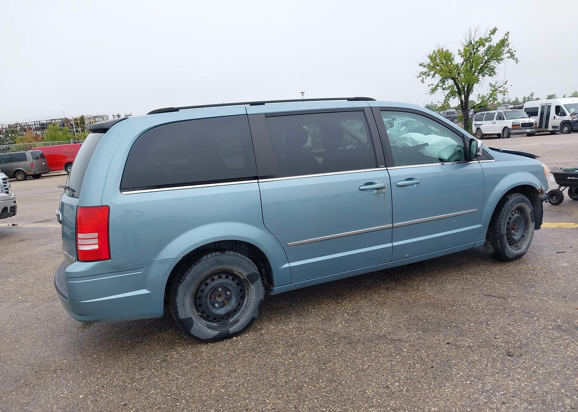 2010 CHRYSLER TOWN & COUNTRY TOURING