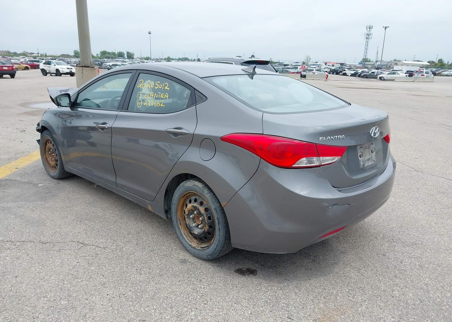 2013 HYUNDAI ELANTRA GL
