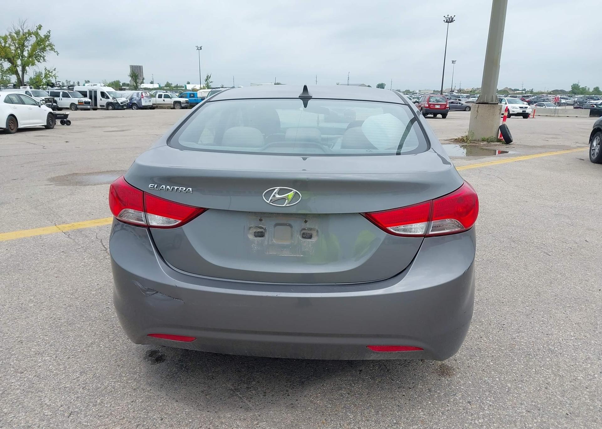 2013 HYUNDAI ELANTRA GL