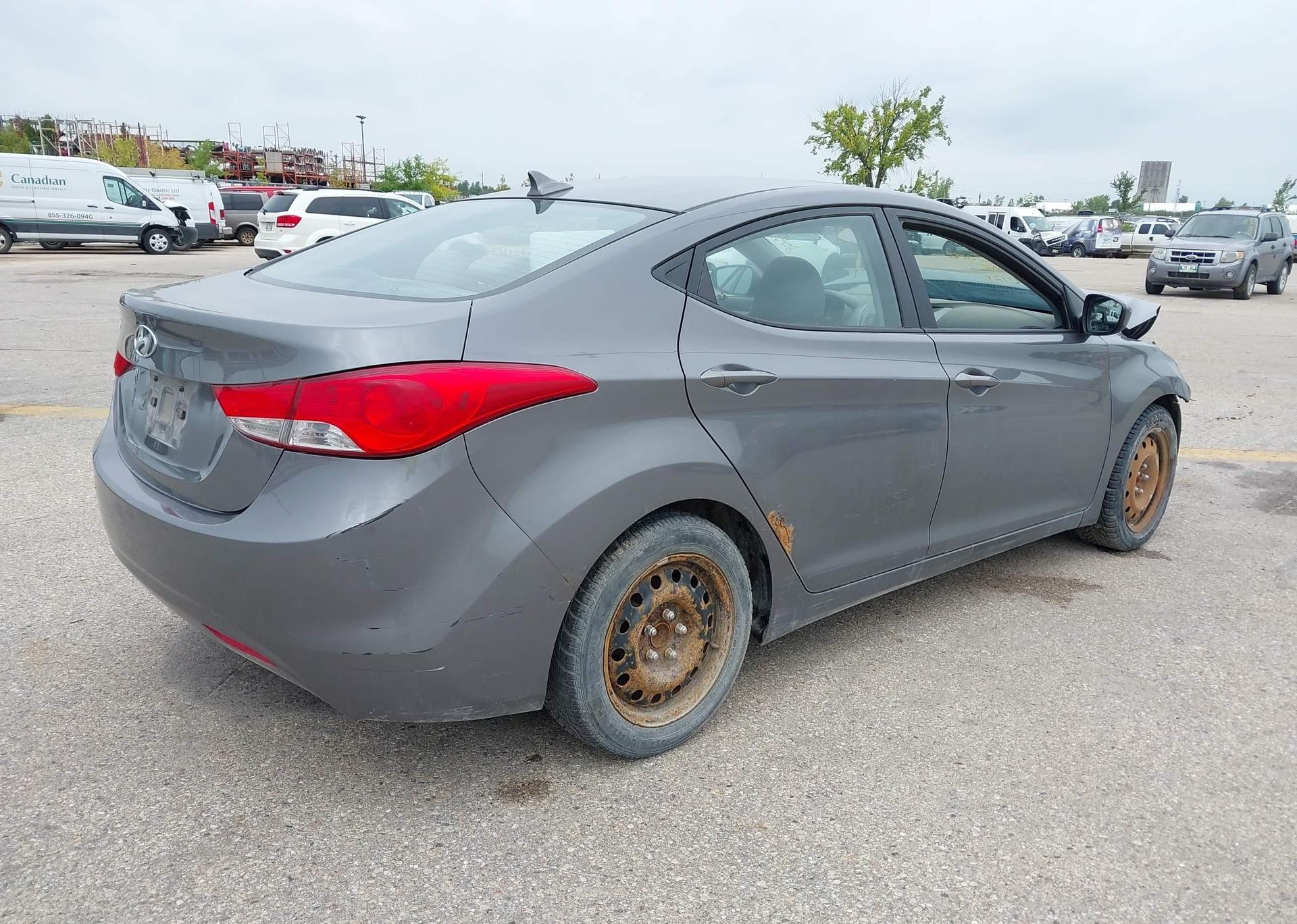 2013 HYUNDAI ELANTRA GL