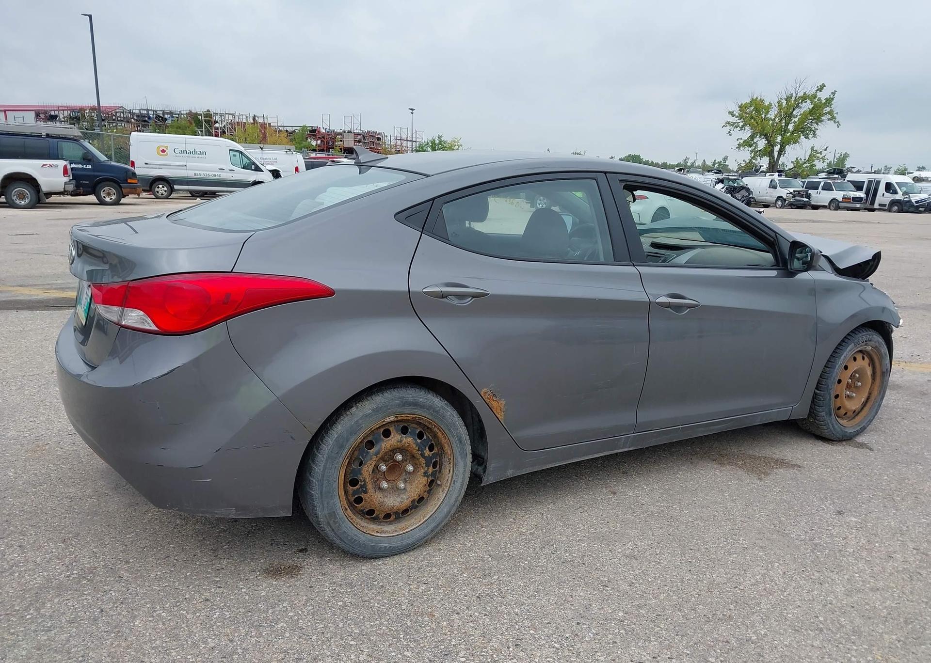 2013 HYUNDAI ELANTRA GL