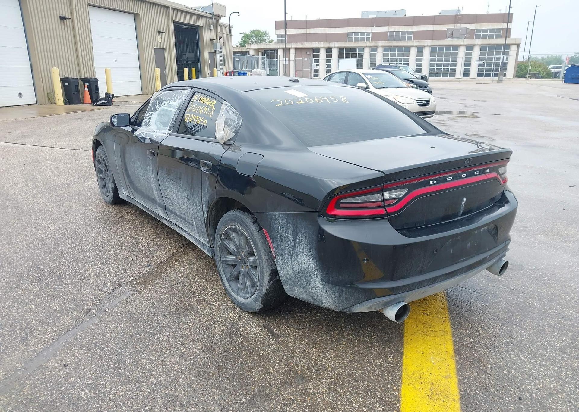 2018 DODGE CHARGER SE V8