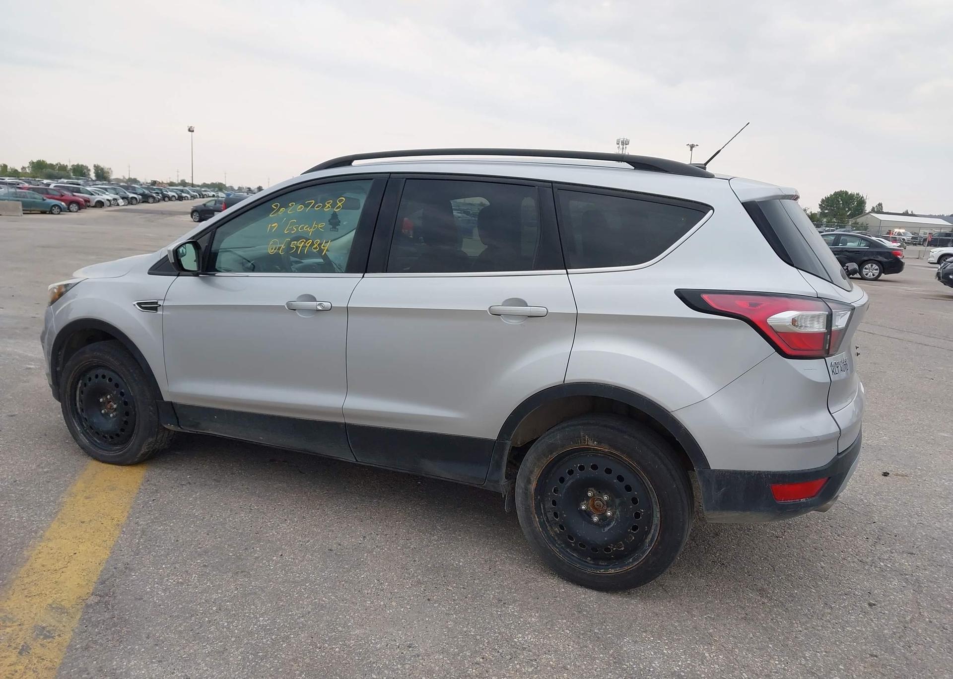 2017 FORD ESCAPE SE