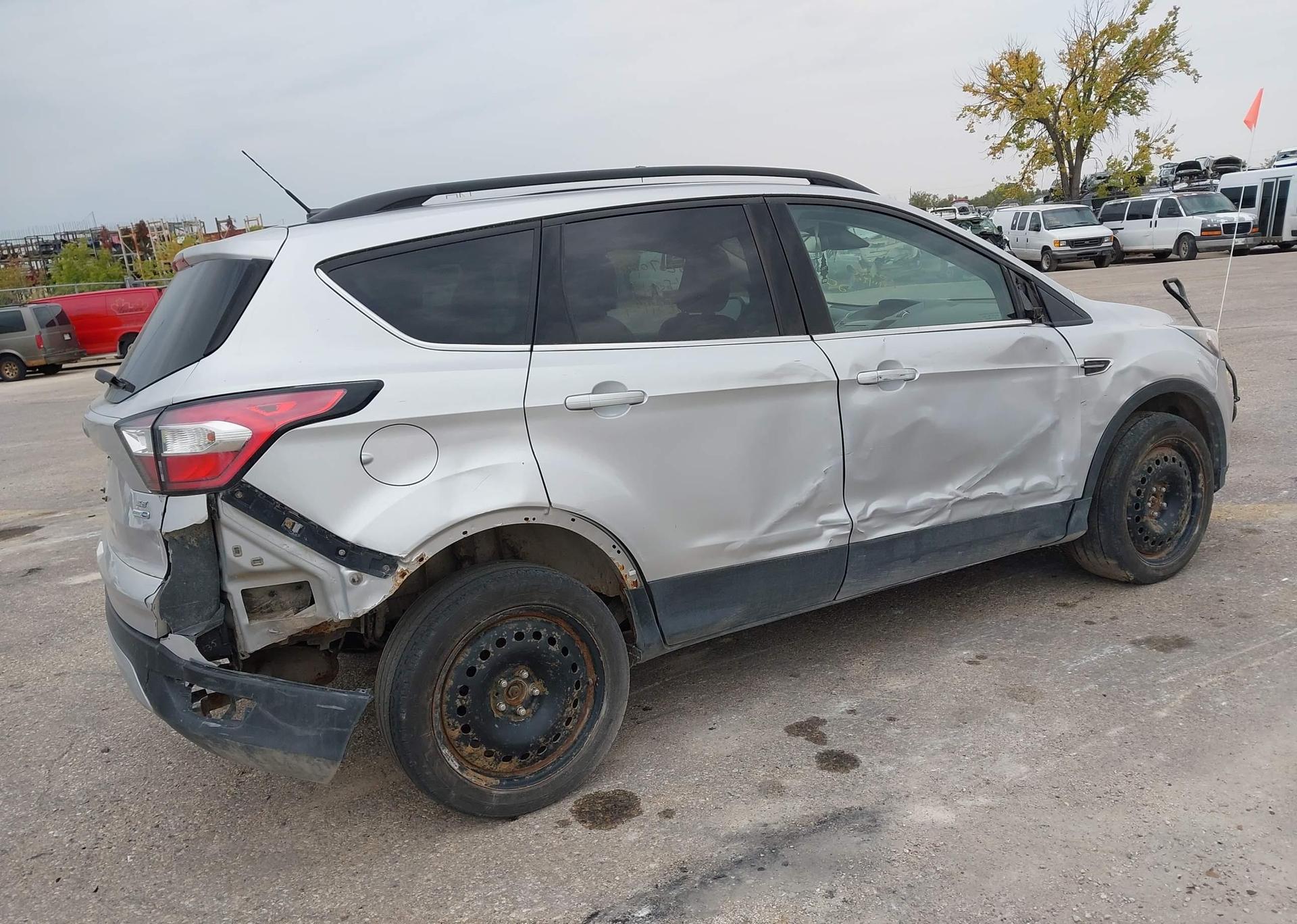 2017 FORD ESCAPE SE