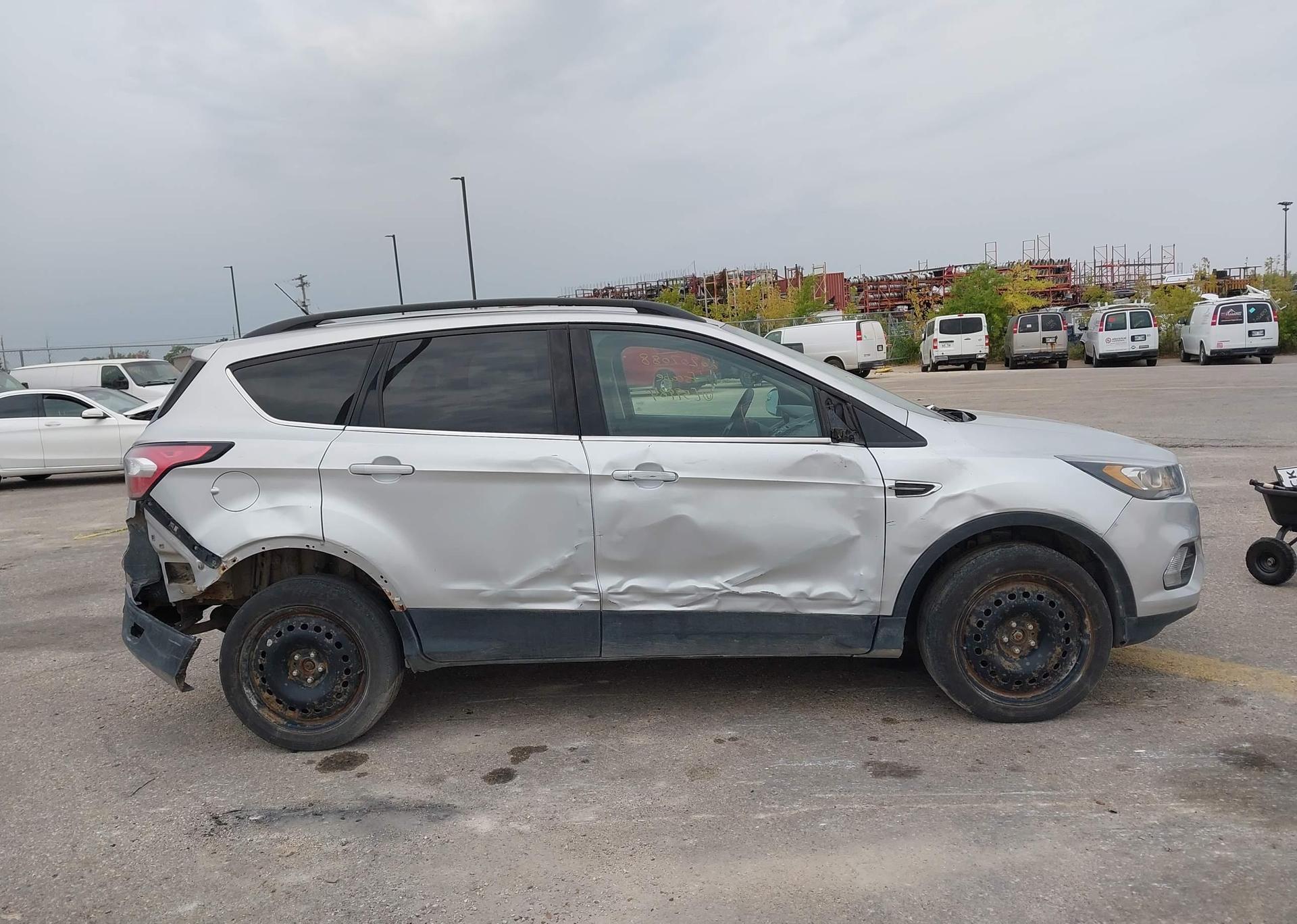 2017 FORD ESCAPE SE