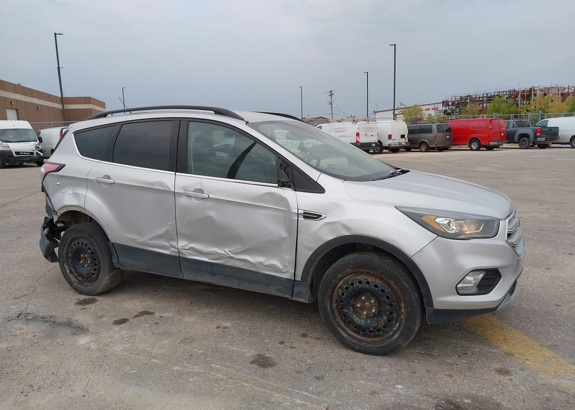 2017 FORD ESCAPE SE