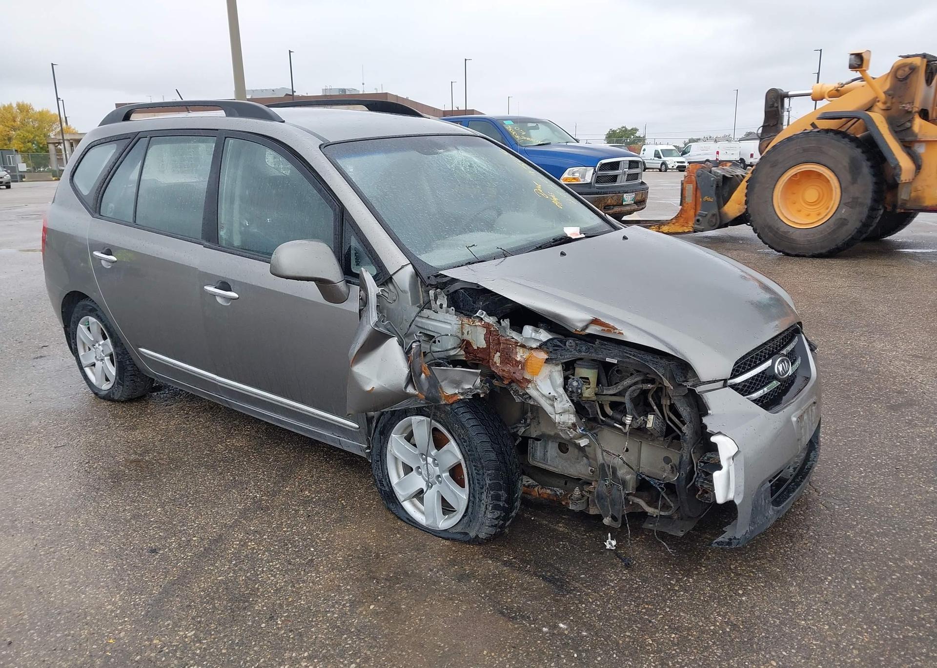 2010 KIA RONDO EX