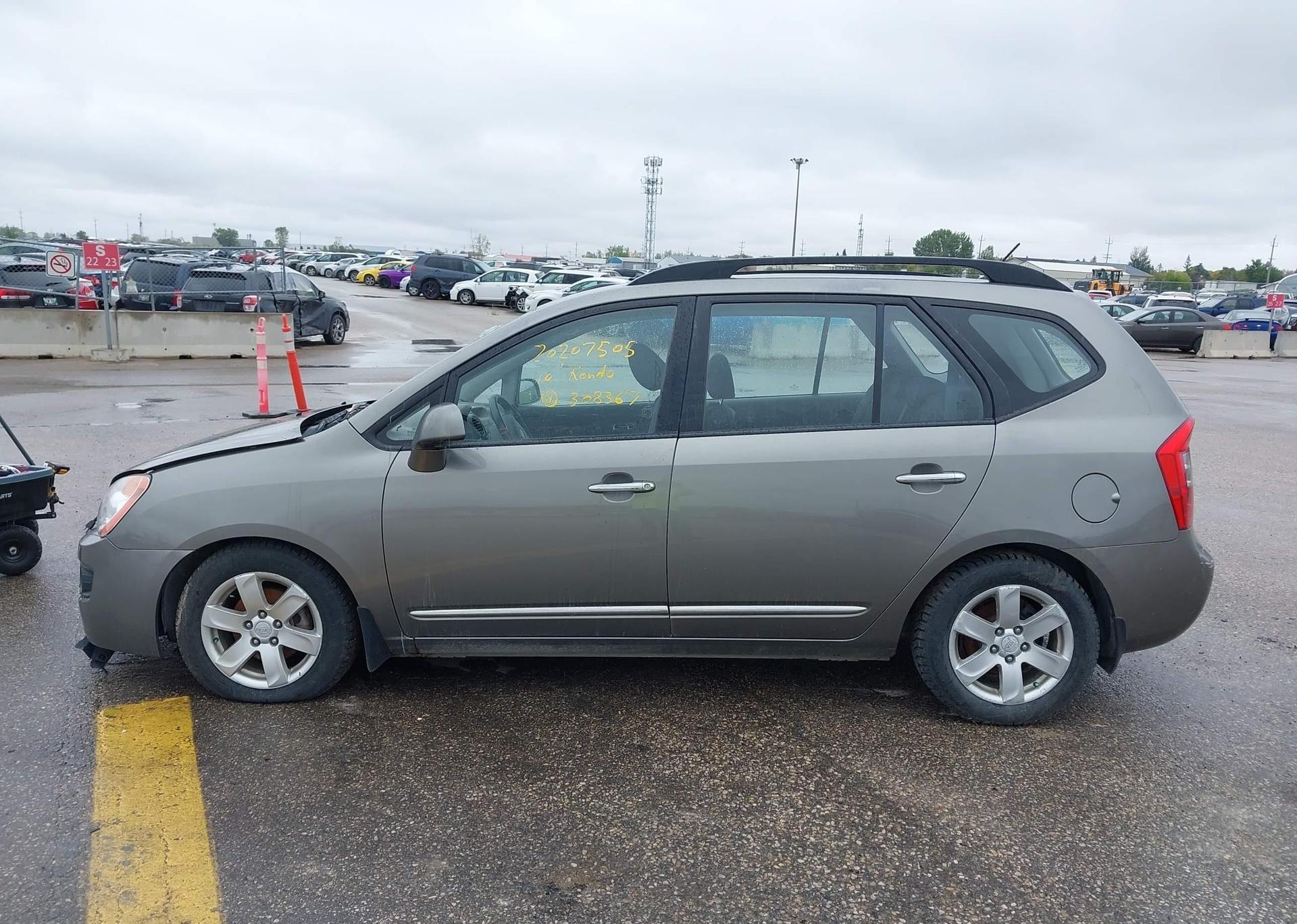 2010 KIA RONDO EX