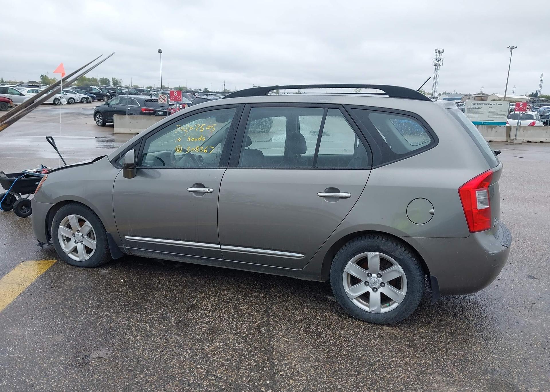 2010 KIA RONDO EX