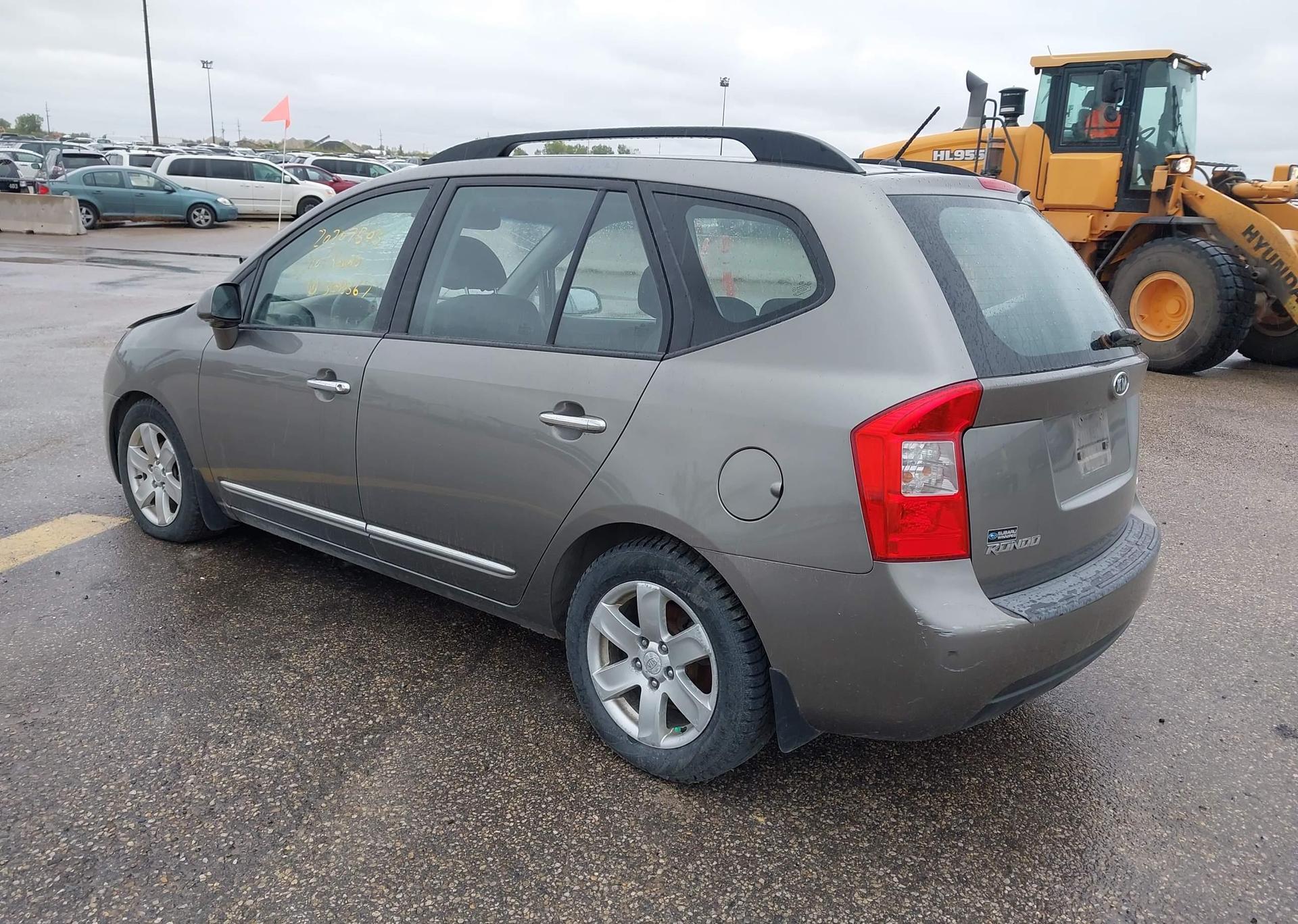 2010 KIA RONDO EX