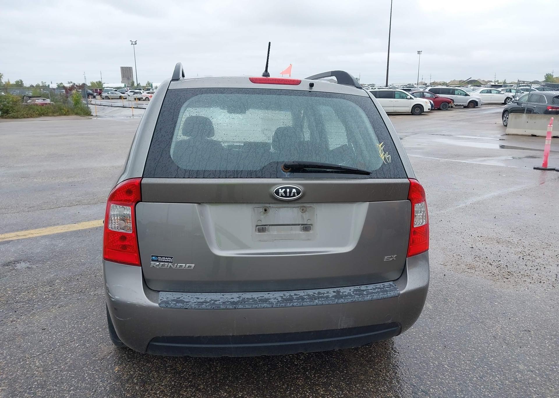 2010 KIA RONDO EX