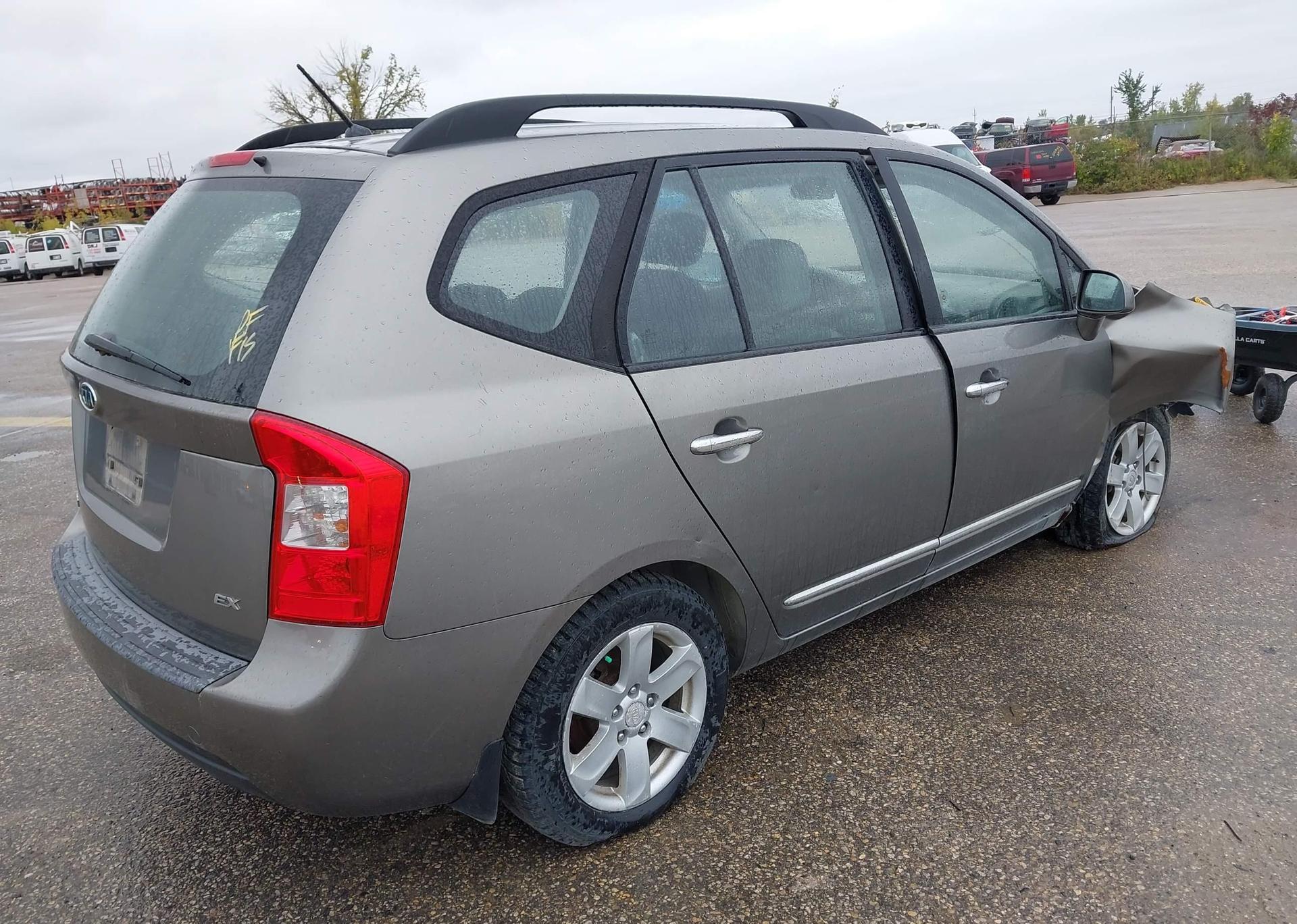 2010 KIA RONDO EX