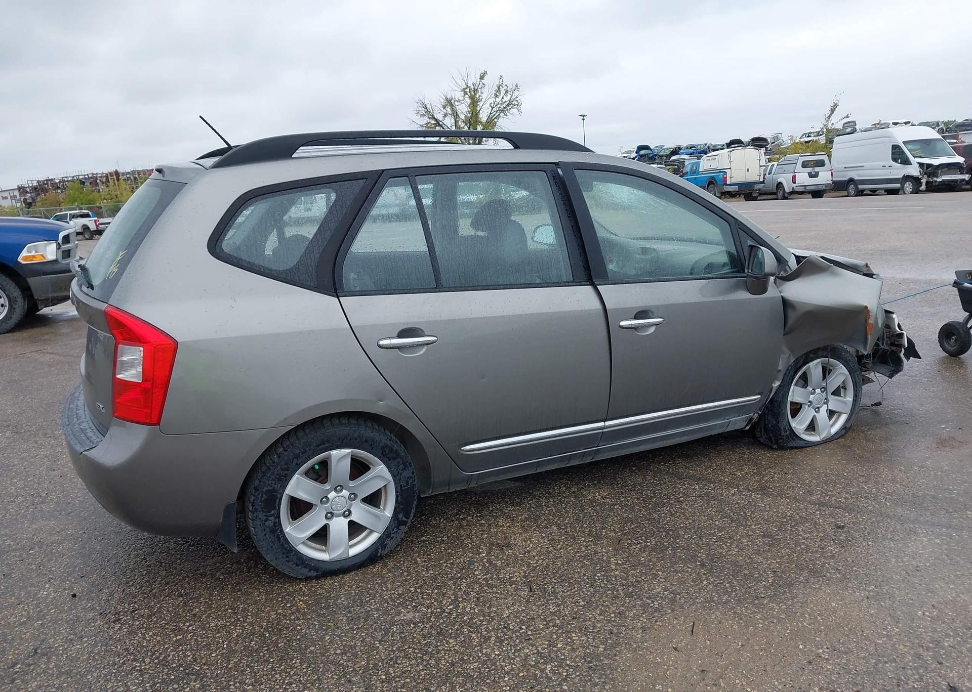 2010 KIA RONDO EX