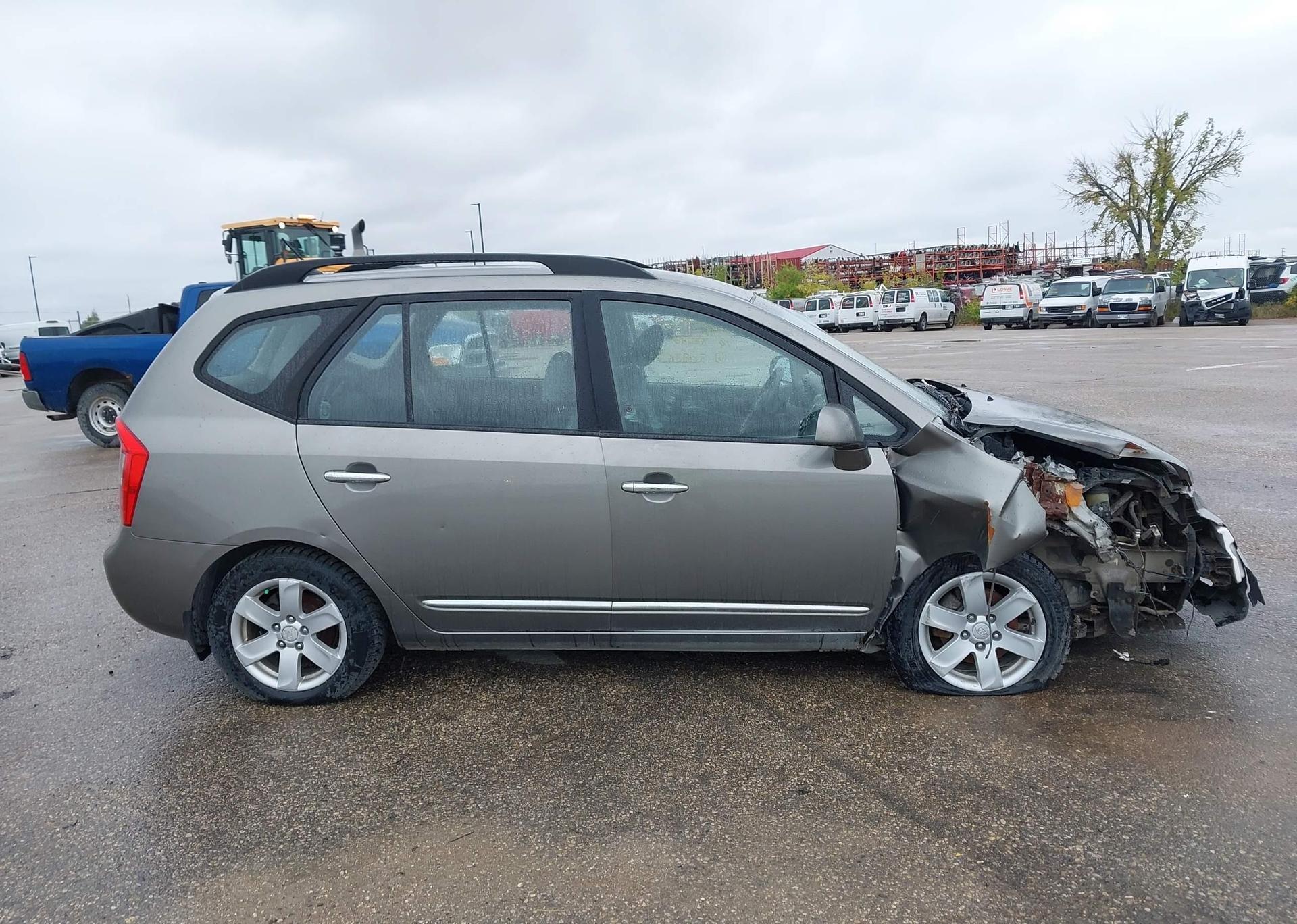2010 KIA RONDO EX