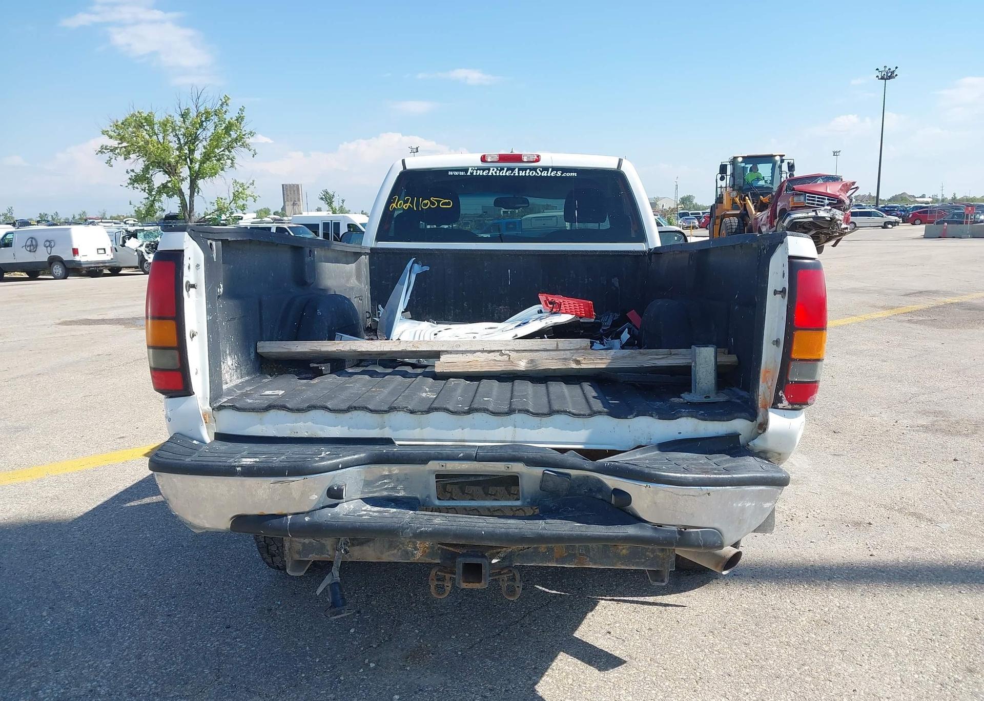 2005 GMC SIERRA 2500 HD PICKUP