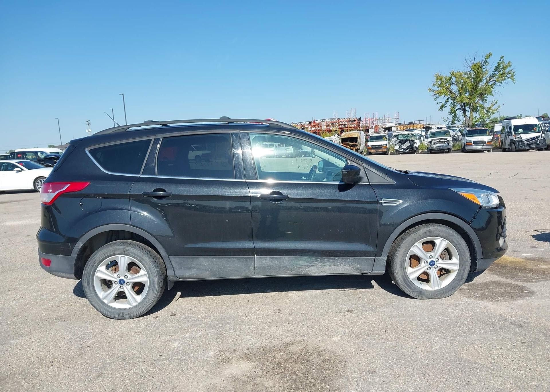 2015 FORD ESCAPE SE