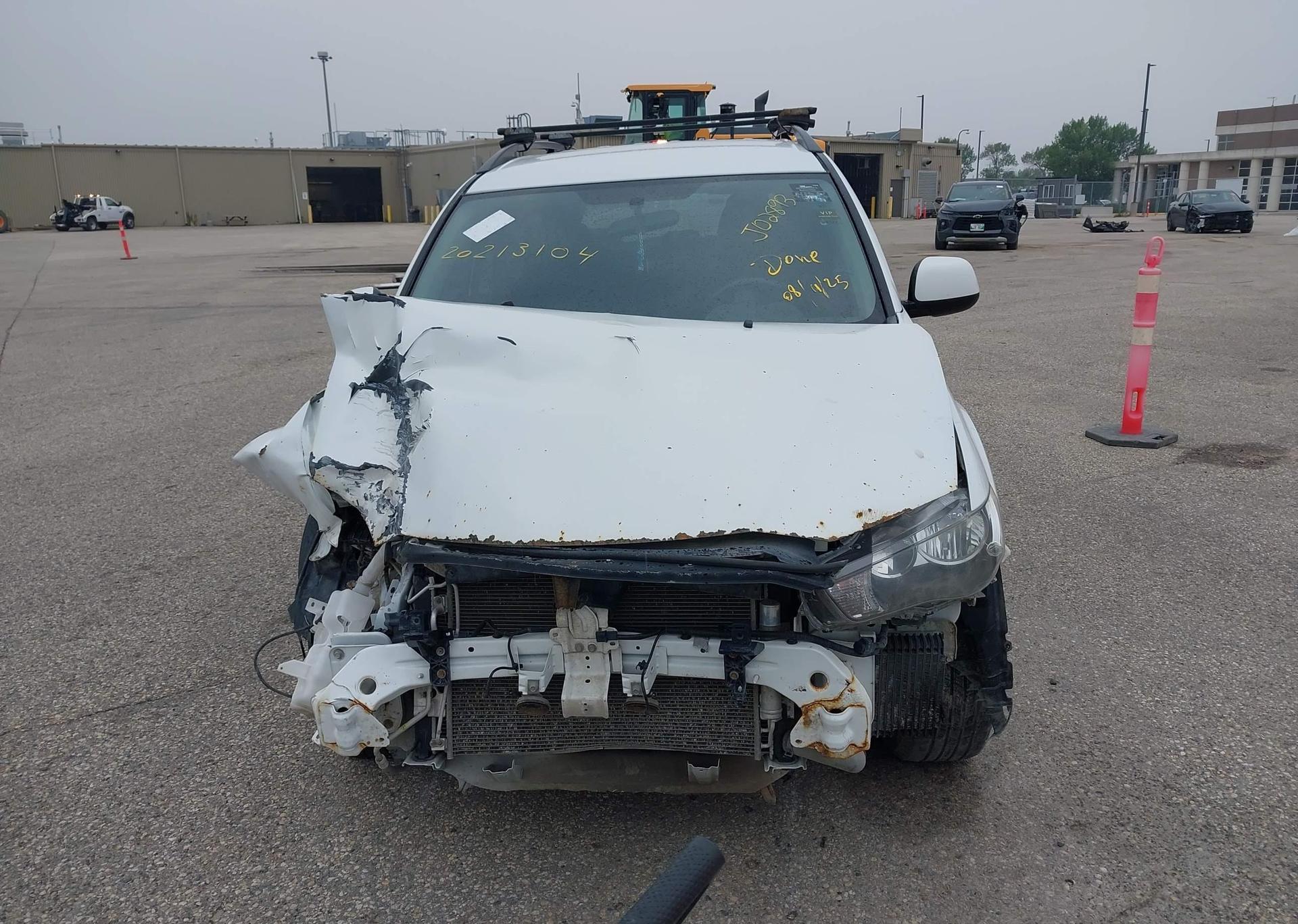 2011 MITSUBISHI OUTLANDER ES