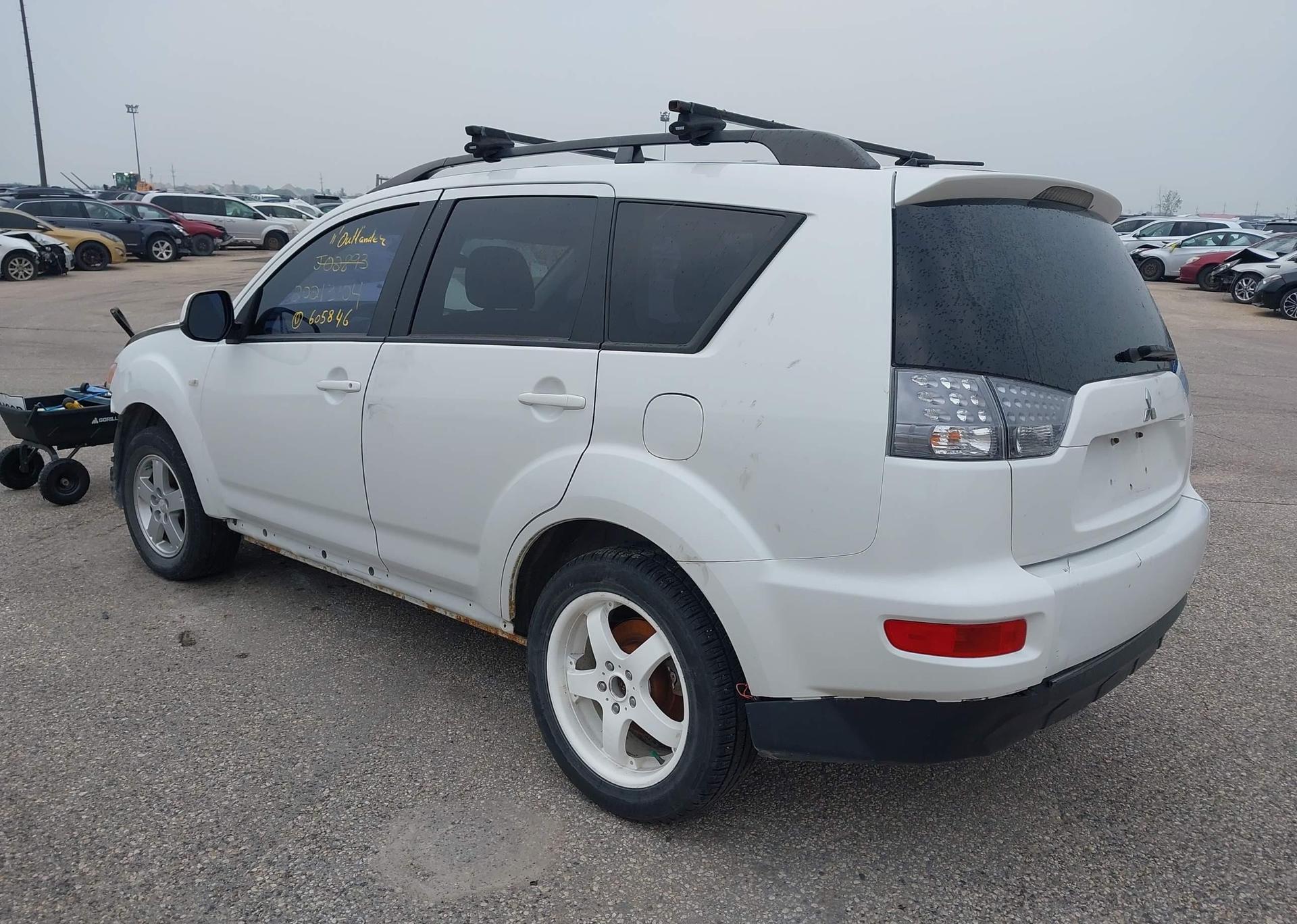 2011 MITSUBISHI OUTLANDER ES
