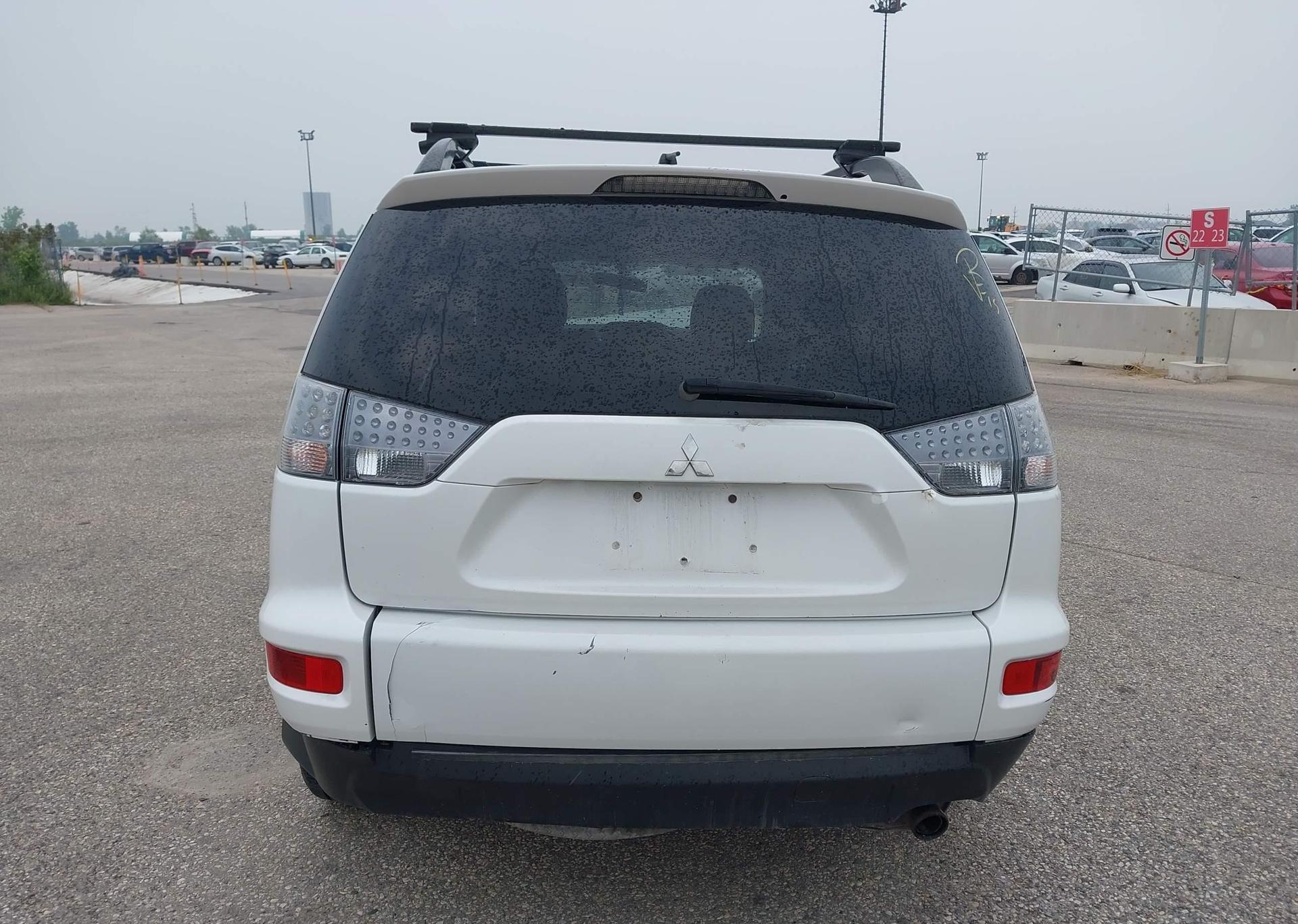 2011 MITSUBISHI OUTLANDER ES