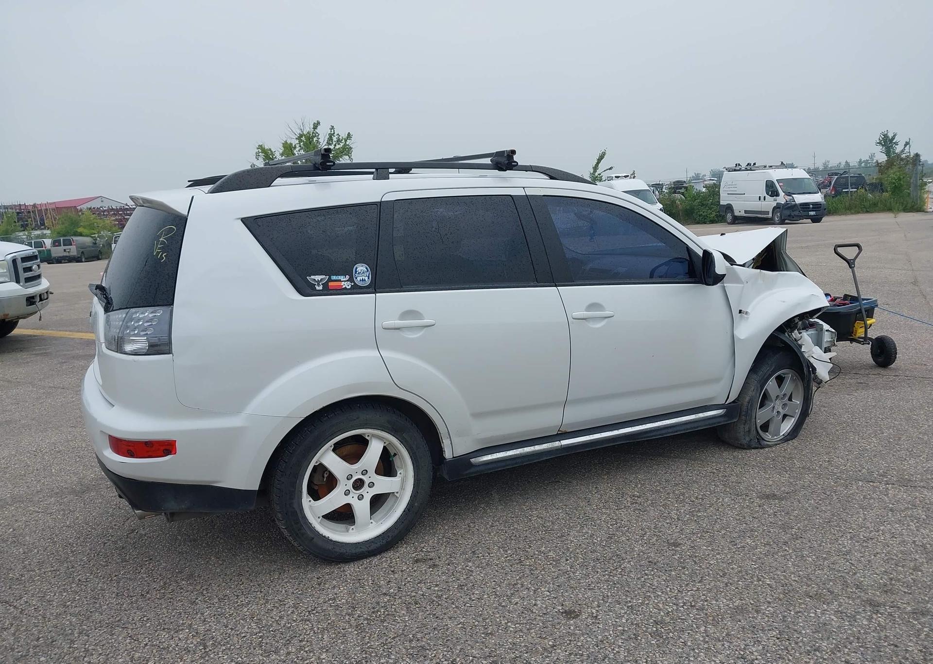 2011 MITSUBISHI OUTLANDER ES