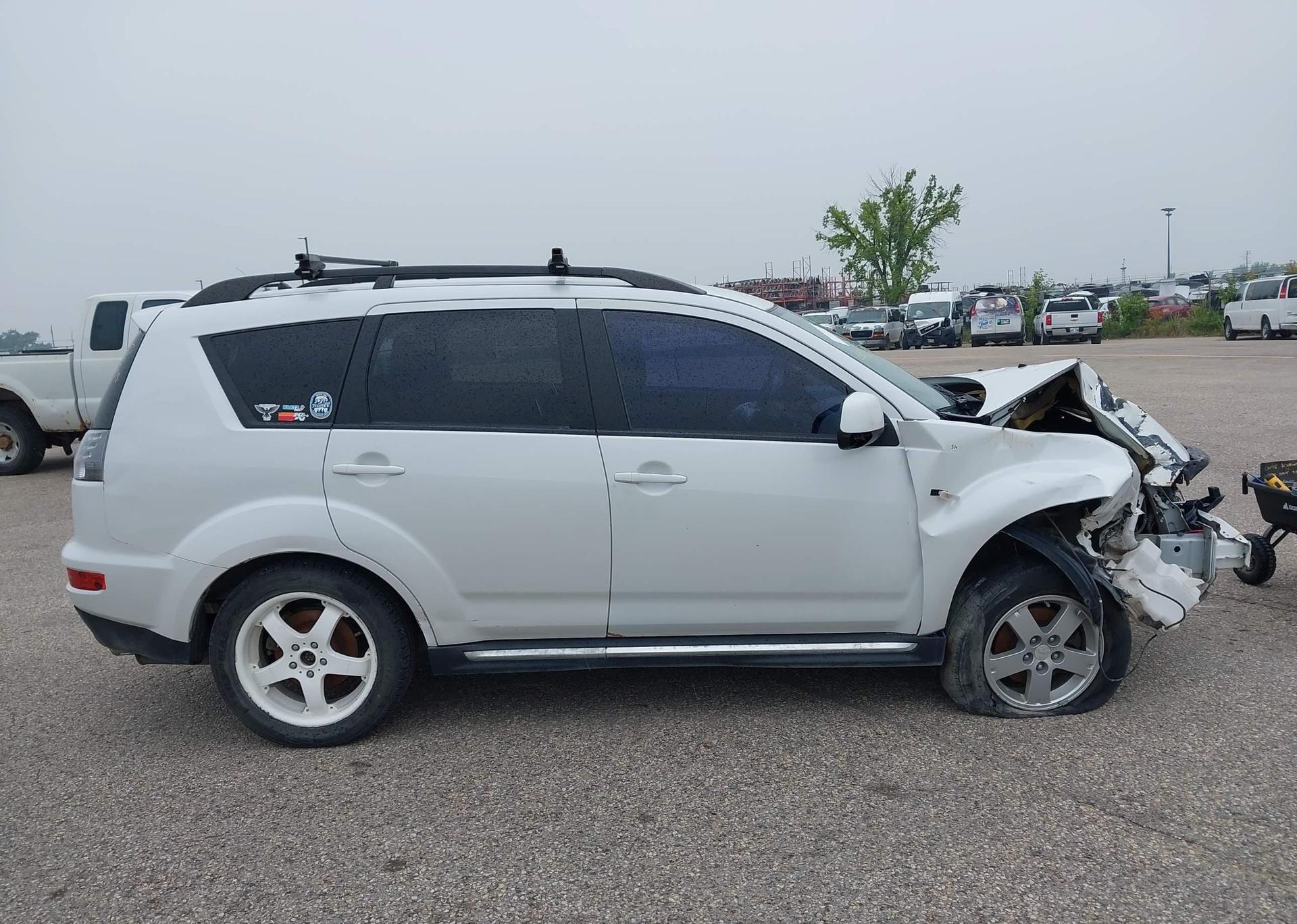 2011 MITSUBISHI OUTLANDER ES