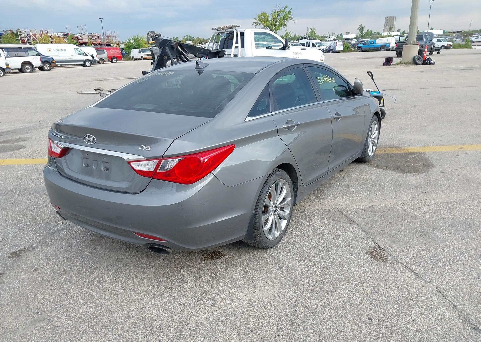 2013 HYUNDAI SONATA SE